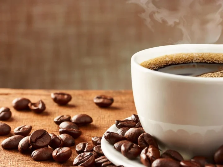 Caffeine trong cà phê có thể cai nghiện rượu